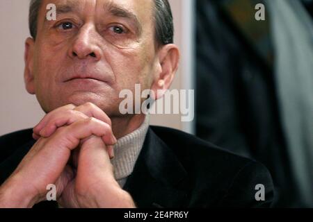 Le maire de Paris, Bertrand Delanoe, apporte son soutien au candidat Daniel Vaillant, dans le 18e arrondissement de Paris, pour les prochaines élections locales à Paris, en France, le 16 février 2008. Photo de Stéphane Gilles/ABACAPRESS.COM Banque D'Images