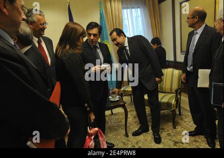 Anne Lauvergeon (PDG d'Areva), Denis Ranque (PDG de Thales), François Fillon, son homologue kazakhsien Karim Masimov et Patrick Kron (PDG d'Alstom) lors d'une visite officielle du Premier ministre français au Kazakhstan, à Astana, le 8 février 2008. Photo par Elodie Gregoire/ABACAPRESS.COM Banque D'Images