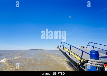 La rampe de chargement du traversier de Mobile Bay est illustrée lorsqu'il se rend à Gulf Shores, le 6 mars 2016, à Dauphin Island, en Alabama. Banque D'Images