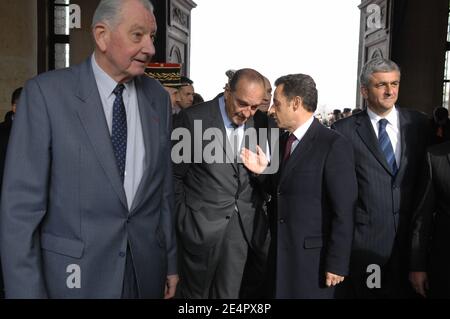 L'ancien président Jacques Chirac, le président français Nicolas Sarkozy et le ministre français de la Défense Herve Morin lors de la cérémonie d'ouverture du musée du président français Charles de Gaulle aux Invalides à Paris, en France, le 22 février 2008. Photo de Laurent Chamussy/Pool/ABACAPRESS.COM Banque D'Images