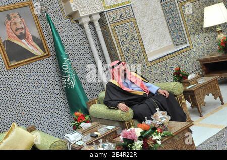 EXCLUSIVITÉ - la ministre française de l'intérieur, Michele Alliot-Marie, rencontre le roi saoudien Abdullah Bin Abdulaziz Al Saud, à Riyad, en Arabie Saoudite, le 25 février 2008, alors qu'elle est en visite de 2 jours dans le royaume d'Arabie Saoudite. Photo par Ammar Abd Rabbo/ABACAPRESS.COM Banque D'Images