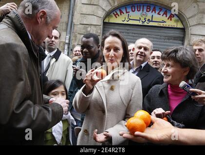 Segolene Royal et Michele Delaunay soutiennent le candidat socialiste Alain Rousset pour les élections municipales à Bordeaux, France, le 26 février 2008. Photo de Patrick Bernard/ABACAPRESS.COM Banque D'Images