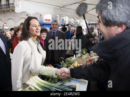 Segolene Royal et Michele Delaunay soutiennent la candidate socialiste pour les élections municipales à Bordeaux, France, le 26 février 2008. Photo de Patrick Bernard/ABACAPRESS.COM Banque D'Images