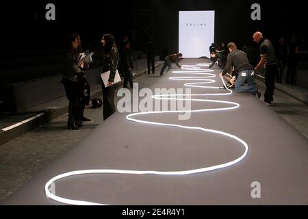 Préparation avant le salon de la collection prêt-à-porter Celine automne-hiver 2008-2009, tenu à l'espace Ephemere Tuilleries à Paris, France, le 28 février 2008. Photo de Guignebourg-Orban-Taamallah-Nebinger/ABACAPRESS.COM Banque D'Images