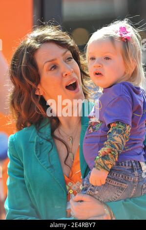 Joely Fisher et sa fille assistent à la première de 'Dr. Seuss Horton entend UN qui!' Au Mann Village Theatre de Westwood, Los Angeles, CA, Etats-Unis, le 8 mars 2008. Photo de Lionel Hahn/ABACAPRESS.COM Banque D'Images