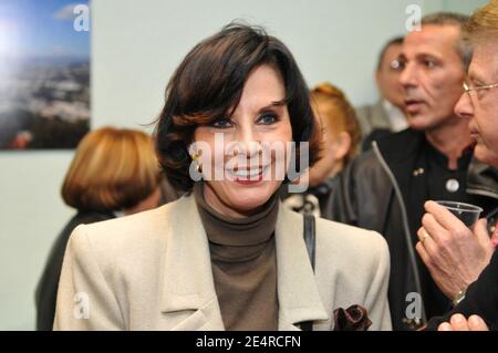 Denise Fabre au siège social de Chrisitian Estrosi après l'élection de Mayoral Premier tour à Nice, France, le 9 mars 2008. Photo de Capbern/ABACAPRESS.COM Banque D'Images