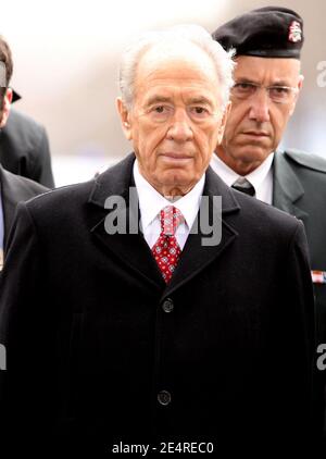 Le président israélien Shimon Peres à l'Arc de Triomphe de Paris, France, le 11 mars 2008. Photo de Pierre Hounsfield/Pool/ABACAPRESS.COM Banque D'Images