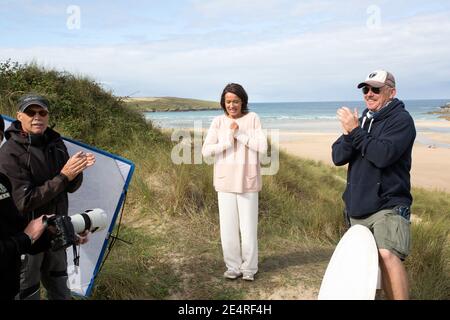 GRANDE-BRETAGNE /Angleterre /Cornouailles/Rosamunde Pilcher/Ulrike Folkerts avec l'équipe de film sur le terrain à Crantock Beach dans Cornwall. Banque D'Images