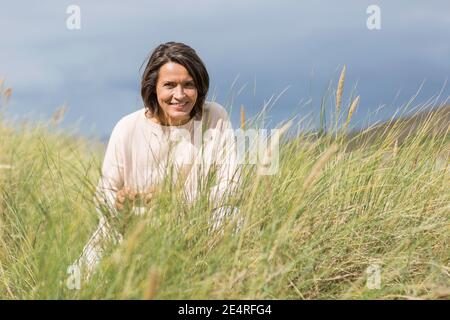 Grande-Bretagne / Angleterre / Cornouailles / Rosamunde Pilcher/ filles en droit / Crantock Beach/ Ulrike Folkerts. Banque D'Images