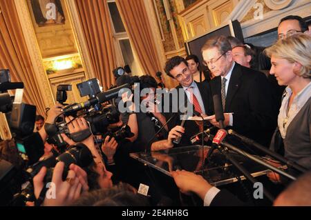 Maire de Neuilly-sur-Seine Louis-Charles Bary, Jean-Christophe Fromantin avec son épouse Laure lors d'une conférence de presse après les résultats du deuxième tour des élections municipales de Neuilly-sur-Seine, France, le 16 mars 2008. Jean-Christophe Fromantin a été élu maire avec 61,67% contre 38,33% des voix au second tour. Photo par Ammar Abd Rabbo/ABACAPRESS.COM Banque D'Images