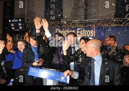 Christian Estrosi élu avec les membres de sa liste Denise Fabre à son siège social après les résultats de l'élection Mayoral deuxième tour à Nice, France, le 16 mars 2008. Photo de Capbern/ABACAPRESS.COM Banque D'Images