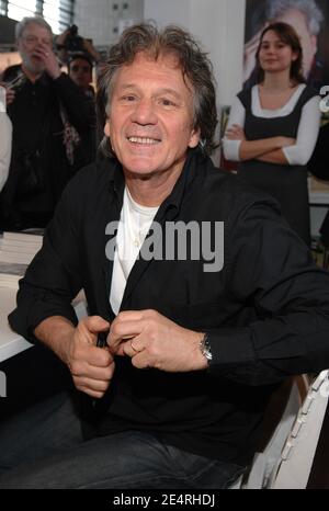 Le chanteur Gerard Lenorman participe au salon du Livre de Paris qui s'est tenu à la porte de Versailles à Paris, le 16 mars 2008. Photo de Nicolas Khayat/ABACAPRESS.COM Banque D'Images