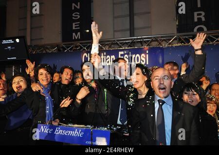 Christian Estrosi élu avec les membres de sa liste Denise Fabre à son siège social après les résultats de l'élection Mayoral deuxième tour à Nice, France, le 16 mars 2008. Photo de Capbern/ABACAPRESS.COM Banque D'Images