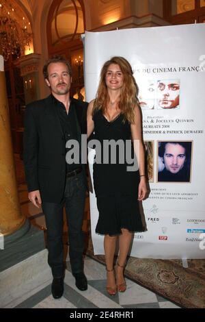 Alice Taglioni et Jocelyn Quivrin assistent à la cérémonie de remise des prix « Prix Romy Schneider-Patrick Dewaere 2008 » qui s'est tenue à l'hôtel « Royal Monceau » à Paris, en France, le 17 mars 2008. Photo de Benoit Pinguet/ABACAPRESS.COM Banque D'Images