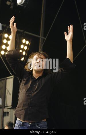 La chanteuse française Cali joue en direct sur scène lors de la manifestation 'tête de l'Humanite', à la Courneuve près de Paris, le 19 septembre 2006. Photo de DS/ABACAPRESS.COM Banque D'Images