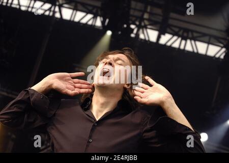 La chanteuse française Cali joue en direct sur scène lors de la manifestation 'tête de l'Humanite', à la Courneuve près de Paris, le 19 septembre 2006. Photo de DS/ABACAPRESS.COM Banque D'Images