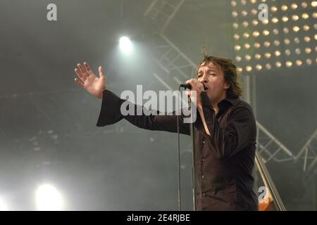 La chanteuse française Cali joue en direct sur scène lors de la manifestation 'tête de l'Humanite', à la Courneuve près de Paris, le 19 septembre 2006. Photo de DS/ABACAPRESS.COM Banque D'Images