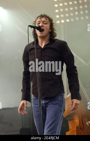 La chanteuse française Cali joue en direct sur scène lors de la manifestation 'tête de l'Humanite', à la Courneuve près de Paris, le 19 septembre 2006. Photo de DS/ABACAPRESS.COM Banque D'Images