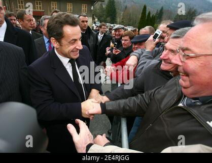 Le président Nicolas Sarkozy visite le petit-Bornand, France, le 18 mars 2008. Photo de Mousse/ABACAPRESS.COM Banque D'Images