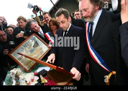 Le président Nicolas Sarkozy visite le petit-Bornand, France, le 18 mars 2008. Photo de Mousse/ABACAPRESS.COM Banque D'Images