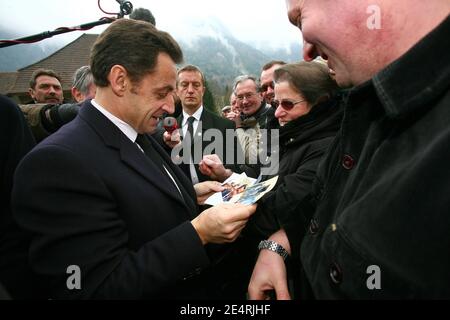 Le président Nicolas Sarkozy visite le petit-Bornand, France, le 18 mars 2008. Photo de Mousse/ABACAPRESS.COM Banque D'Images