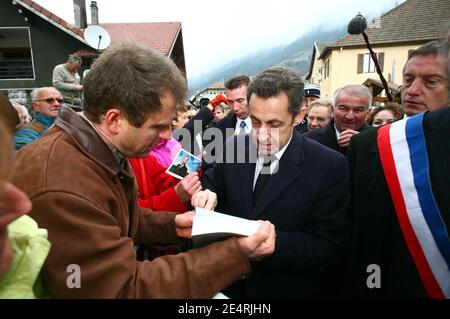 Le président Nicolas Sarkozy visite le petit-Bornand, France, le 18 mars 2008. Photo de Mousse/ABACAPRESS.COM Banque D'Images