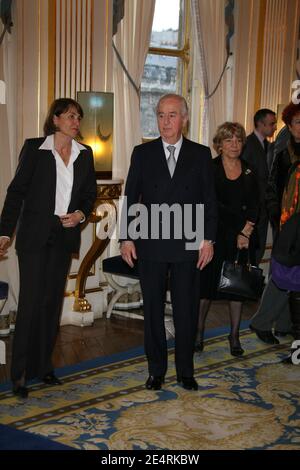 La ministre de la Culture Christine Albanel et l'ancien Premier ministre français Edouard Balladur assistent à une cérémonie au Ministère de la Culture à Paris, le 19 mars 2008. Photo de Denis Guignebourg/ABACAPRESS.COM Banque D'Images