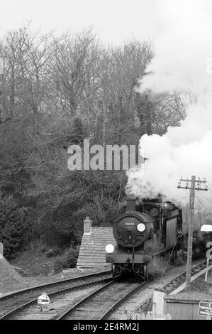 '30120' et 'Manston' passent par la gare du château de Corfe. Banque D'Images