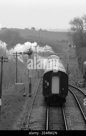 '30120' et 'Manston' passent par la gare du château de Corfe. Banque D'Images