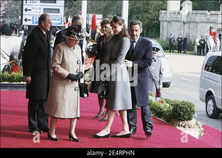 Le prince Philip et la reine Elizabeth II reçoivent Nicolas Sarkozy, son épouse Carla Bruni-Sarkozy, le prince Charles de Galles et Camilla Duchess de Cornwall à Windsor, au Royaume-Uni, le 26 mars 2008. Photo d'Alain Benainous/Pool/ABACAPRESS.COM Banque D'Images