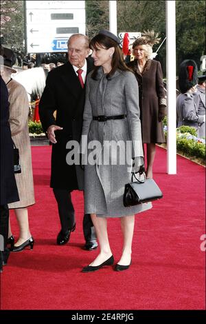 Le prince Philip et la reine Elizabeth II reçoivent Nicolas Sarkozy, son épouse Carla Bruni-Sarkozy, le prince Charles de Galles et Camilla Duchess de Cornwall à Windsor, au Royaume-Uni, le 26 mars 2008. Photo d'Alain Benainous/Pool/ABACAPRESS.COM Banque D'Images