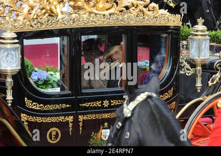 Le 26 mars 2008, le président français Nicolas Sarkozy se déplace en calèche avec la reine Elizabeth II au château de Windsor, au Royaume-Uni. Photo de Jacques Witt/Pool/ABACAPRESS.COM. Banque D'Images