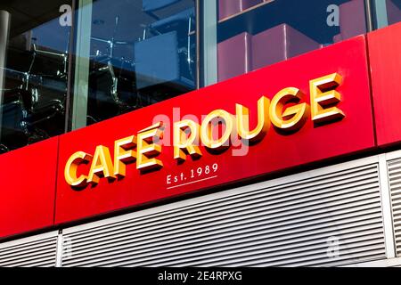 Panneau pour le restaurant Cafe Rouge à St. Katharine Docks, Londres, Royaume-Uni Banque D'Images