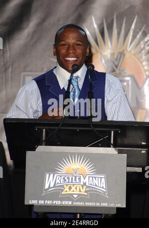 Le boxeur professionnel Floyd Mayweather participe à la conférence de presse Floyd Mayweather & Big Show pour Wrestlemania XXIV au Hard Rock Cafe de New York City, NY, USA, le 26 mars 2008. Photo de Gregorio Binuya/Cameleon/ABACAPRESS.COM Banque D'Images