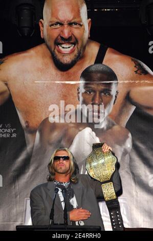 La WWE Superstar et le champion de poids lourd The Edge participe à la conférence de presse Floyd Mayweather & Big Show pour Wrestlemania XXIV au Hard Rock Cafe de New York City, NY, USA, le 26 mars 2008. Photo de Gregorio Binuya/Cameleon/ABACAPRESS.COM Banque D'Images