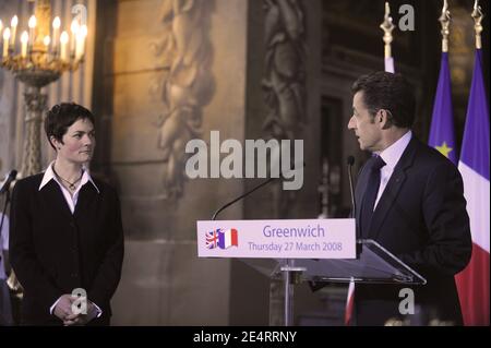 Ellen McArthur et Nicolas Sarkozy photographiés au Old Royal Naval College, Greenwich, Londres, Royaume-Uni, le 27 mars 2008. Madame Ellen McArthur, l'héroïne de yachting, a reçu aujourd'hui la Légion d'Honneur, la plus haute distinction de France, et la Présidente a fait l'éloge de son courage, de sa ténacité et de son talent. Photo de Christophe Guibbbaud/ABACAPRESS.COM Banque D'Images