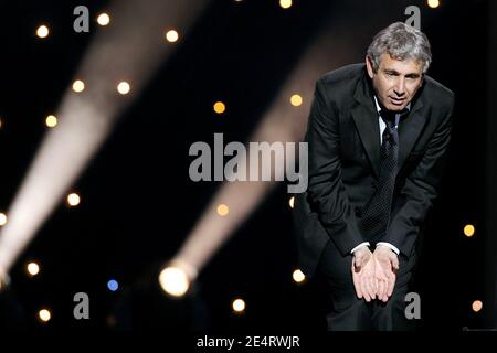 Michel Boujenah se produit en direct dans la salle de concert Olympia, dans le cadre du festival « Paris fait sa Comédie », à Paris, en France, le 28 mars 2008. Photo de Mehdi Taamallah/ABACAPRESSS.COM Banque D'Images