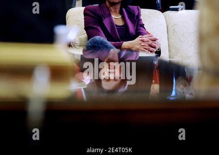 La secrétaire d'État Condoleezza Rice assiste à une réunion entre le président George W. Bush et Richard Williamson, envoyé spécial pour le Soudan dans le Bureau ovale de la Maison Blanche, le 17 2008 janvier à Washington DC. (Photo : Condoleezza Rice) photo d'Olivier Douliery /ABACAPRESS.COM Banque D'Images