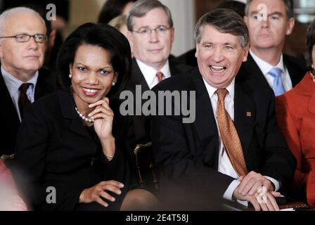 La secrétaire d'État Condoleezza Rice se moque dans la salle est de la Maison Blanche le 28 mars 2008 à la Maison Blanche à Washington. Bush Friday a accueilli pour la première fois le nouveau Premier ministre australien pour des discussions sur l'Afghanistan, l'Irak et le Tibet.(photo : Condoleezza Rice ) photo d'Olivier Douliery /ABACAPRESS.COM Banque D'Images