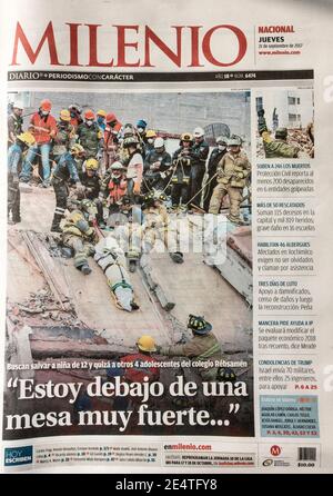 Le journal mexicain rapporte les suites du tremblement de terre du 19 septembre 2017 Banque D'Images