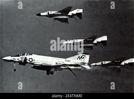 McDonnell F-4B Phantom IIS de VF-96 en vol, vers la fin de 1967. Banque D'Images