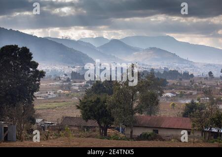 Paysage de village avec des montagnes à Cantel, Guatemala, Amérique centrale. Banque D'Images