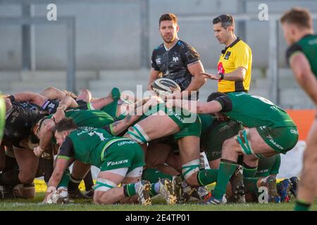 Galway, Irlande. 24 janvier 2021. Rhys Webb d'Osprey avec le ballon pendant le match Guinness PRO14 Round 8 entre Connacht Rugby et Osprey au Sportsground de Galway, Irlande le 24 janvier 2021 (photo par Andrew SURMA/SIPA USA) Credit: SIPA USA/Alay Live News Banque D'Images