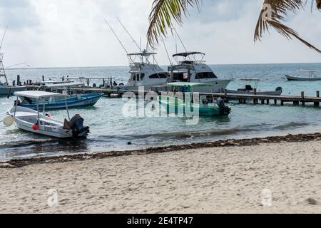 Village de pêcheurs de Puerto Morelos au Mexique Banque D'Images