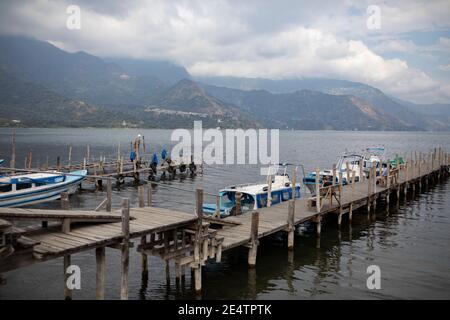 Magnifique paysage sur le lac Atitlán, Guatemala, Amérique centrale. Banque D'Images