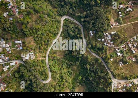 Vue aérienne de Western Highlands Road au Guatemala, en Amérique centrale. Banque D'Images