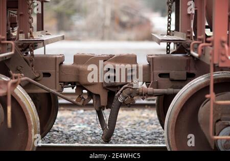 Coupleur de wagon-trémie, sur les voies, au chantier ferroviaire BNSF, Troy, Montana. Banque D'Images