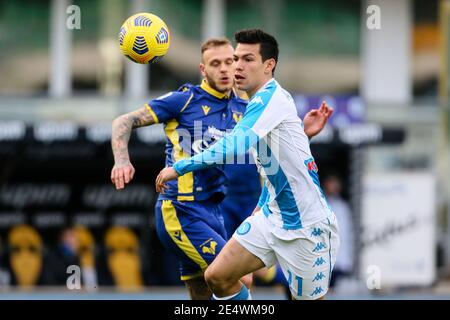 VÉRONE, ITALIE - JANVIER 24: Hirving Lozano de Naples pendant la série UN match entre Hellas Verona FC et SSC Napoli au Stadio Marcantonio Bentegodi Banque D'Images