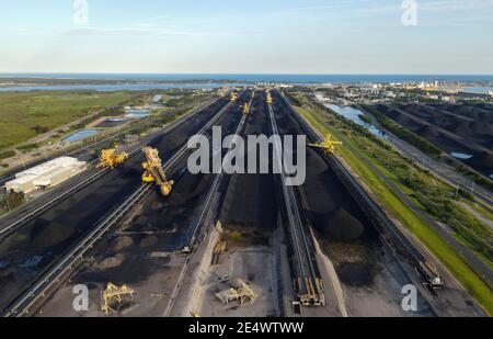 Port de Newcastle Black Coal Loader sur les transporteurs d'expédition en vrac Bateaux pour l'exportation Banque D'Images