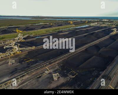 Port de Newcastle Black Coal Loader sur les transporteurs d'expédition en vrac Bateaux pour l'exportation Banque D'Images